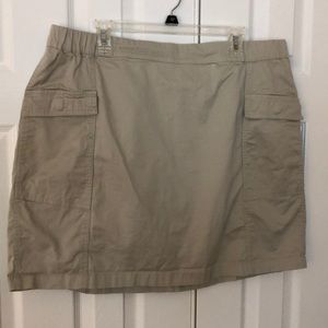 Khaki skort with pockets